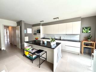 Dit ruime instapklare appartement van 123m² in het centrum van Hasselt combineert een centrale ligging met modern wooncomfort. Het pand valt op...