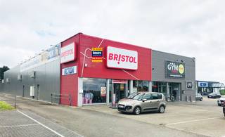 Deze ruime en moderne baanwinkel is uitstekend gelegen langs de N3 in Heers, op een drukbezochte retailsite met onder andere Action. Dankzij...