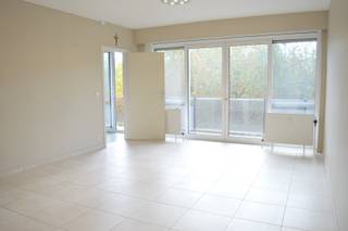 Appartement op de tweede verdieping op een toplocatie in Gullegem. Pal in het centrum en dichtbij alle winkels.Vanop het terras vooraan het...