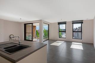 Zéér mooi en lichtrijk appartement op de tweede verdieping in een recent kwaliteitsvol appartementsgebouw genaamd 'Rhino'.Dit gebouw werd opgetrokken...