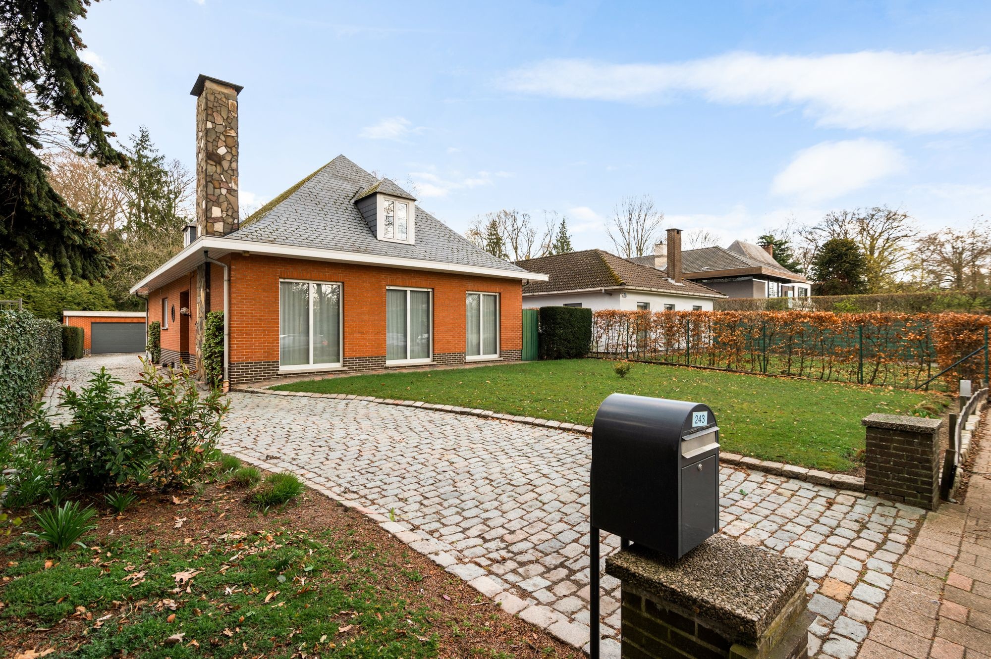 Landhuis met 5 slaapkamers op toplocatie in Kapellen ! - foto 2