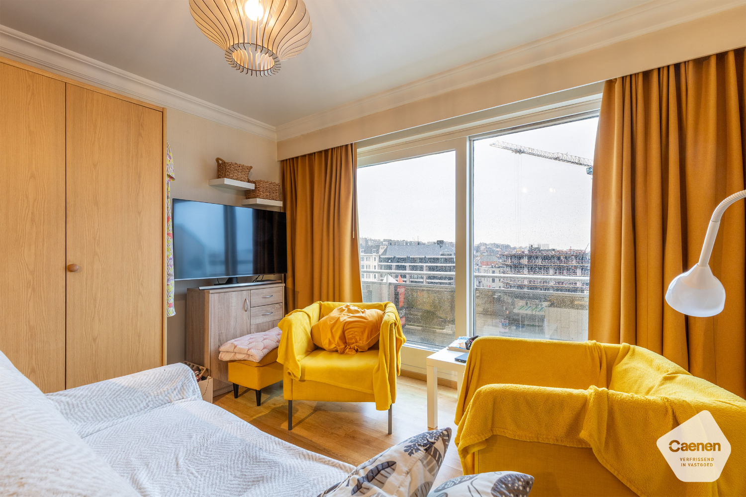 Instapklare gemeubelde studio met prachtig zicht over het stationsplein - foto 4