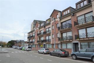 Openlucht autostaanplaats aan station Deze privé autostaanplaats is gelegen rechtover de bushaltes van het station Dendermonde en is onmiddellijk...