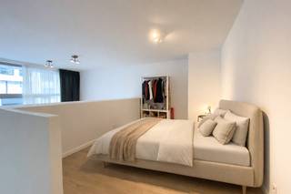 Dit duplexappartement van ca 84 m² bevindt zich op een hippe toplocatie in de Antwerpse theaterbuurt, om de hoek van de Stadsschouwburg, de...