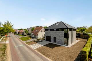 Zonnepanelen en uitstekende isolatie<br /><br />Grote bewoonbare oppervlakte van 280 m²<br /><br />Centrale ligging<br /><br />Zonnige, onderhoudsvriendelijke tuin