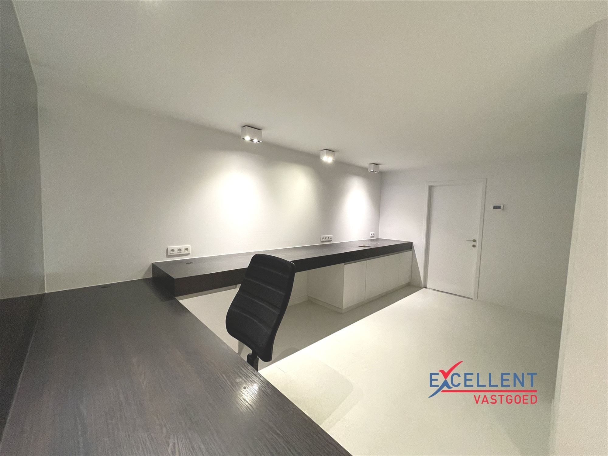 Handelsruimte te huur op de Markt van Deinze - foto 4