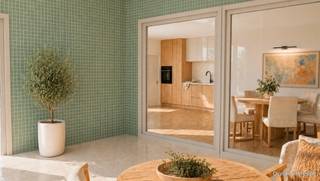 <p><span>In het centrum van Wetteren verrijst </span><span>residentie De Molens van Wetteren</span><span>, een kleinschalig en kwalitatief nieuwbouwproject dat modern wooncomfort combineert met een vlotte bereikbaarheid en een aangename leefomgeving.</span></p><p><span>De ligging in Wetteren zorgt voor een perfecte balans tussen rust en bereikbaarheid. Winkels, scholen, openbaar vervoer en belangrijke invalswegen bevinden zich op korte afstand, waardoor u geniet van alle comfort van het stadsleven zonder in te boeten aan woonkwaliteit.</span></p><p><span> </span></p><p><span>Het project omvat slechts </span><span>7 ruime en doordacht ingedeelde appartementen</span><span>, variërend van gelijkvloerse appartementen met privatieve tuin, een duplex appartement met tuin tot comfortabele appartementen met terras of dakterras. Dankzij deze variatie is het project ideaal voor zowel </span><span>eigen bewoning als investering</span><span>.</span></p><p><span>Elke woonentiteit geniet van:</span></p><p><span>- Lichtrijke leefruimtes met open keuken</span></p><p><span>- 2 tot 3 slaapkamers (afhankelijk van het type)</span></p><p><span>- Een privatieve buitenruimte (tuin, terras of dakterras)</span></p><p><span>- Moderne badkamers en aparte toiletten </span></p><p><span>- Hoogwaardige en duurzame afwerking</span></p><p><span>Daarnaast beschikt de residentie over parkeerplekken op eigen terrein en een gemeenschappelijke fietsenberging. </span></p><p><span> </span></p><p><span>De Molens van Wetteren</span><span> staat garant voor tijdloos wonen, energiezuinigheid en een aangename leefomgeving – een toekomstgerichte keuze voor wie op zoek is naar kwaliteit en duurzaamheid.</span></p><p><span><br />Alle prijzen zijn telkens exclusief aankoopkosten en BTW. </span></p><p><span> </span></p><p><span>Voor meer informatie, contacteer Quinten van Immo Zone op 0485/02.48.04 of per mail op <span>quinten@immo-zone.be</span></span><span> </span></p><p><span> </span></p>
