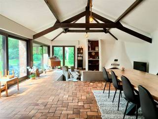 All ground floor villa in Provencal style located in the beautiful Schotenhof on the border of Schoten / 's-Gravenwezel * Layout : spacious entrance...