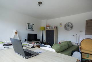 Lichtrijk appartement te huur op Heilig Hartplein te Zottegem op het eerste verdiep Dit appartement beschikt over een ruime inkomhal met ingemaakte...