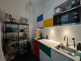 <p>Op een steenworp afstand van de Grote Markt, vlak bij het openbaar vervoer en winkels, gelegen in een recent en beveiligd complex: ruime studio van ±35 m² met een groot terras van ±10 m², woonkamer van ±27 m², volledig uitgeruste open keuken, doucheruimte. Raming van de kosten: 140 €/maand (warm water – verwarming – gemeenschappelijke ruimtes). EPB C-. Beschikbaar vanaf 01/10/2026. Afmetingen ter indicatie!</p>
<p><u>Op de begane grond</u>:</p>
<ul>
<li>Woonruimte van ±27 m² (4,83 x 5,6)</li>
<li>Volledig ingerichte open keuken (oven – magnetron – kookplaat – afzuigkap – koelkast/vriezer – vaatwasser)</li>
<li>Doucheruimte (douche – toilet – wastafel)</li>
<li>Terras van ±10 m²</li>
</ul>