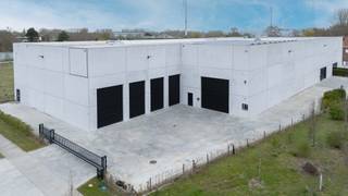 High-end bedrijfsgebouw te koop in IZ De Pluim.In industriezone De Pluim bevindt zich dit prachtige bedrijfsgebouw (bouwjaar 2020) op een perceel van...