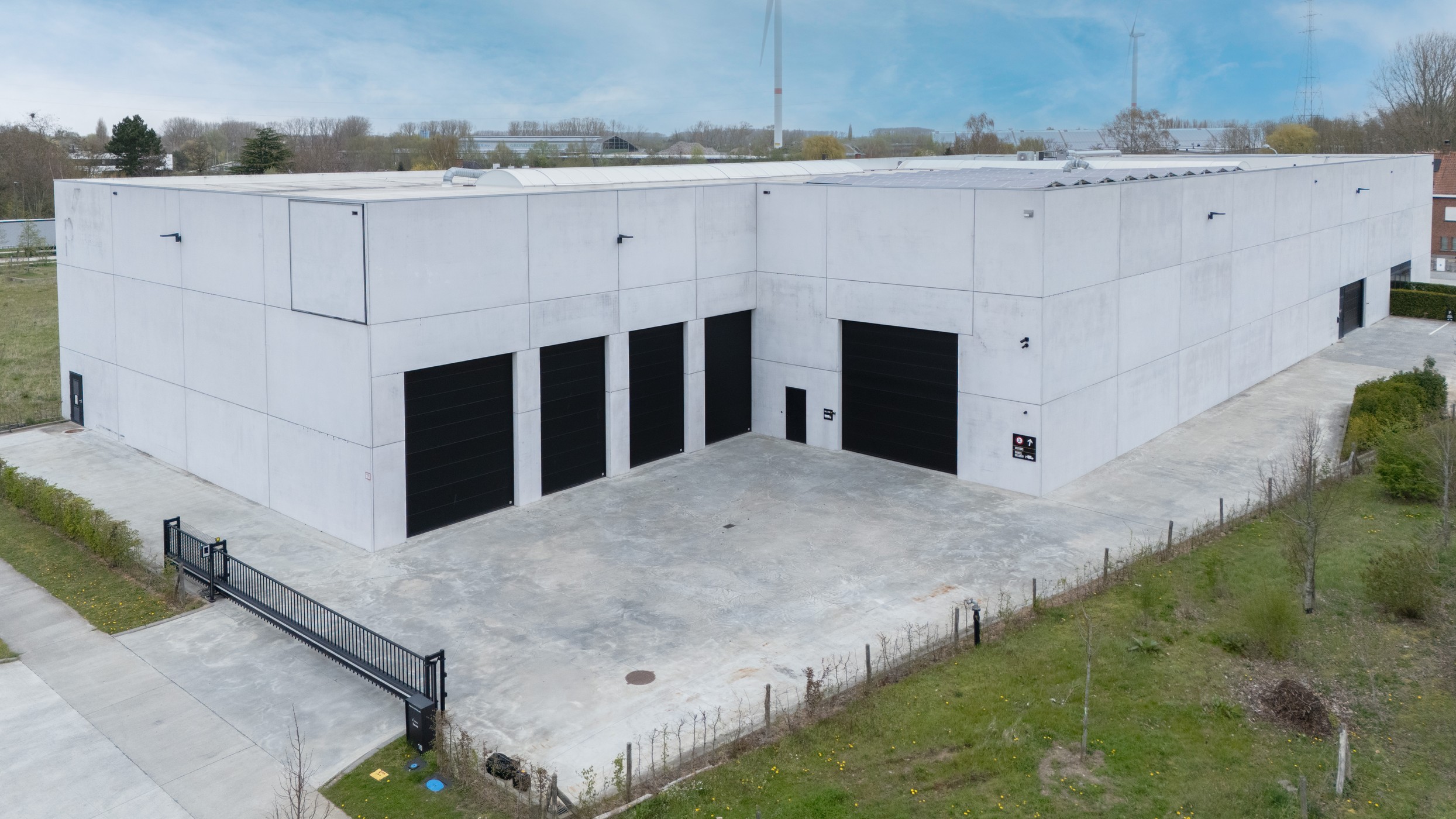 Uniek bedrijfsgebouw (2.612m²) te koop IZ De Pluim in Zwevegem - foto 3