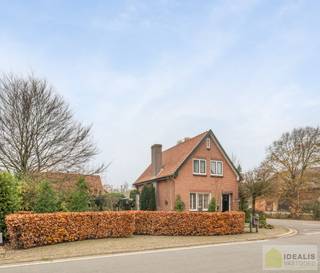 IDEALIS VASTGOED – Prachtige, stijlvolle woning met een aangename 123m² als bewoonbare oppervlakte. De woning omvat een lichtrijke ruime...