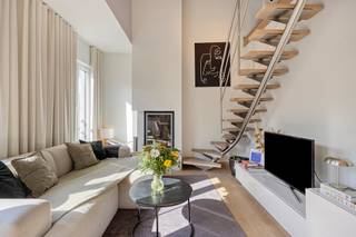 Dit instapklare duplex appartement in een recente residentie van 2010 combineert moderne architectuur met veel licht en een verrassend...