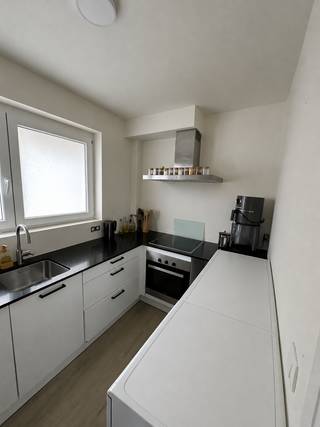 <div>
<section>
<div>
<div>
<div>
<div>
<ul>
<li><strong>Instapklaar 2-slaapkamerappartement met privékoertje.</strong> Lichtrijke leefruimte, open keuken, moderne badkamer en praktische berging. Centraal gelegen nabij winkels, scholen en openbaar vervoer. Ideaal voor starters of investeerders.<br /><strong><strong>Troeven</strong></strong>
<div>
<div>
<ul>
<li>2 slaapkamers,</li>
<li>privékoertje,</li>
<li>instapklaar en uitstekende ligging.</li>
<li>optie parking voor 90 Euro/ Maand</li>
</ul>
</div>
</div>
<div></div>
</li>
</ul>
</div>
</div>
<div>
<div></div>
</div>
</div>
</div>
</section>
</div>
<div></div>