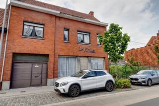 BIJZONDER RUIME WONING MET VEEL WOONPOTENTIEELDeze kanjer heeft heel wat in zijn mars en kijkt uit naar creatievelingen die met een stevige...