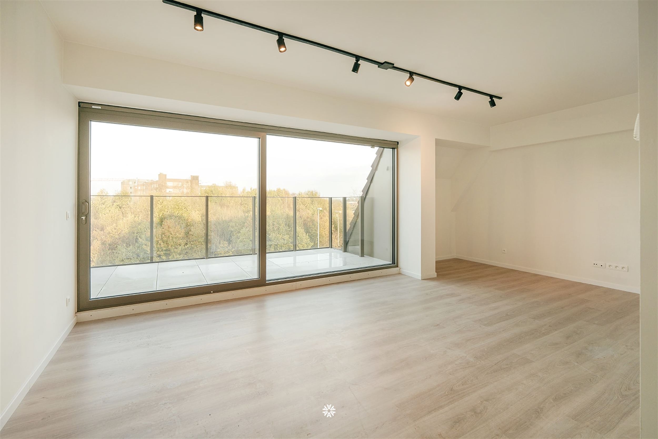 Knap gerenoveer dakappartement in het centrum van Sint-Niklaas - foto 1