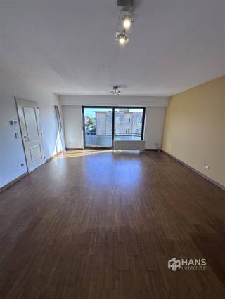 <p><span>Well located 100m² 2-bedroom apartment on the third floor. </span></p><p><span> </span></p><p><span>This spacious 2-bedroom apartment combines the luxury of being located near the center, the necessary connecting roads to Brussels, Mechelen and Antwerp, as well as the proximity of schools and all kinds of stores with a very quiet location. So you simply have the best of both worlds in a central location with excellent mobility.</span></p><p><span> </span></p><p><span>Layout:</span></p><p>-<span> Living room of</span><span>31m²</span><span> on tiles with passage to the front terrace on stone. </span></p><p><span>- Kitchen of 7m² on tiles equipped with electric hob, double sink, washing machine and fridge.</span></p><p>-<span> Two bedrooms of</span><span>10m²</span><span> & </span><span>16m²</span><span> on tiles.</span></p><p>-<span> Bathroom of</span><span>5m²</span><span> on tiles with sink, bath with nozzle. </span></p><p><span>- Separate toilet with sink on tiles.</span></p><p><span>- Separate storage room/dressing/office of 9m². </span></p><p><span> </span></p><p><span>Extra:</span><span> </span></p><p><span>- private storage room in garages on ground floor.</span></p><p>-<span> Fixed costs </span><span>€80</span><span> (</span><span>trustee, elevator maintenance, weekly cleaning of common parts, water consumption private + common, common maintenance, emptying septic tanks</span><span>) </span>. </p><p><span>- Favorable EPC: 116.</span></p><p><span>- Close to public transport and parks. </span></p><p><span>- For all our offers or a free estimate go to www.hansimmo.be or contact 03/290.30.30 or ask your personal broker.</span></p><p><span> </span></p><p><span> </span></p><p><span> </span></p>