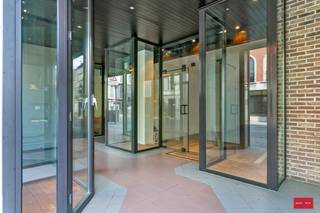 Gunstig gelegen ruime handelspanden van ca. 148 m². Voorzien van praktische ruime etalage met rolluik van 7 meter breed. Gunstig gelegen in...