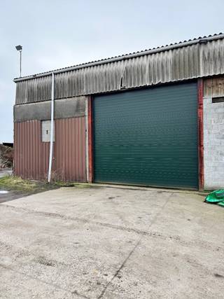 Loods gelegen te Koekelare, langs een mooie invalsweg tussen Torhout en Diksmuide. Elektriciteit voorzien. De onroerende voorheffing valt ten...