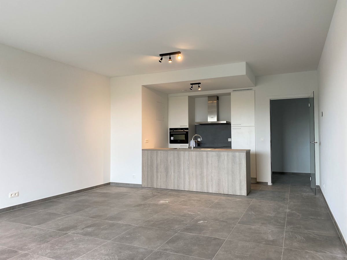 2 bedroom apartment with water view for rent - photo 2