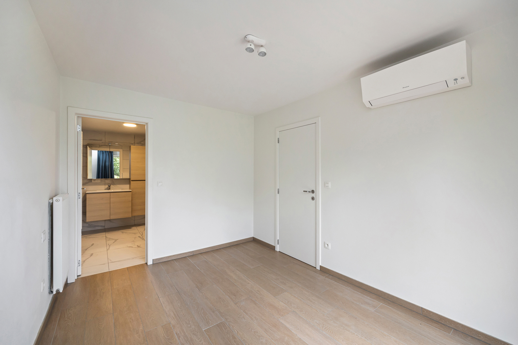 VOLLEDIG GERENOVEERDE SERVICEFLAT - foto 5