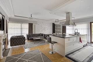 Op zoek naar een eigentijds en ruim appartement met veel lichtinval ? Ontdek dit schitterende appartement gelegen aan de Nieuwelaan 125,...