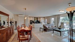 Exclusief ruim luxe-appartement van 190m² met zuiderterras op de eerste verdieping. Gelegen in het centrum van Keerbergen in een kleinschalig...