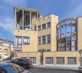 Découvrez cette propriété spacieuse et pleine de caractère, de trois étages, parfaite pour ceux qui aiment l'espace, le confort et une touche de...