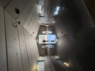 4 Loodsen te huur in de waterstraat 39Loods nummer 11 = 117m²  Prijs 350€Poort 4.5 x 2.5m hoogLoods nummer 14 = 55m² Prijs 200€Poort 3 x 2.5m...