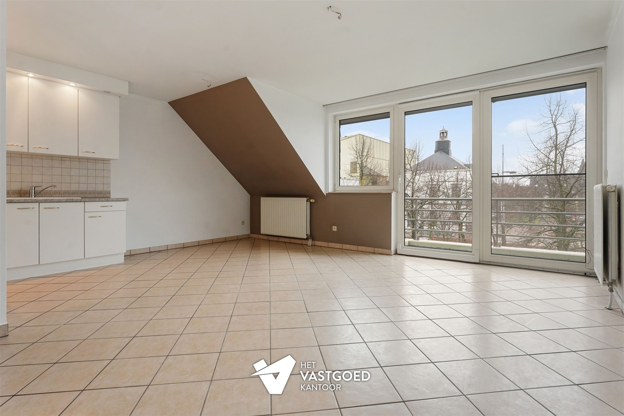 GOED ONDERHOUDEN APPARTEMENT MET 2 SLAAPKAMERS EN ONDERGRONDSE STAANPLAATS IN HET CENTRUM VAN LEOPOLDSBURG - foto 2