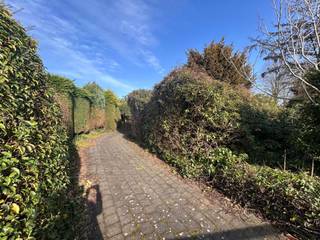 Bent u op zoek naar een bouwgrond voor een halfopen bebouwing met duidelijke mogelijkheden? Dit perceel van 485 m² biedt een uitstekende basis...