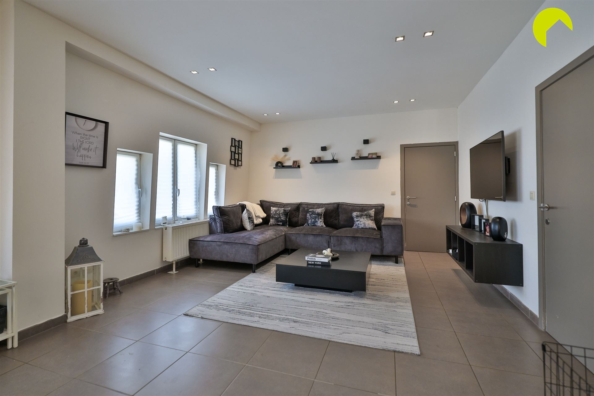 Gerenoveerd appartement (100m²) met 2 slaapkamers - foto 3