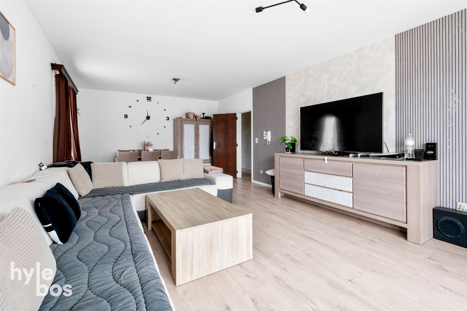 Apartment building consisting of 5 apartments and 10 garages - photo 3