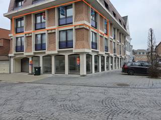 Centraal gelegen appartement te huur met 2 slaapkamers en parkeergelegenheid voor de deur.Indeling: inkomhal met apart toilet, een living, een...