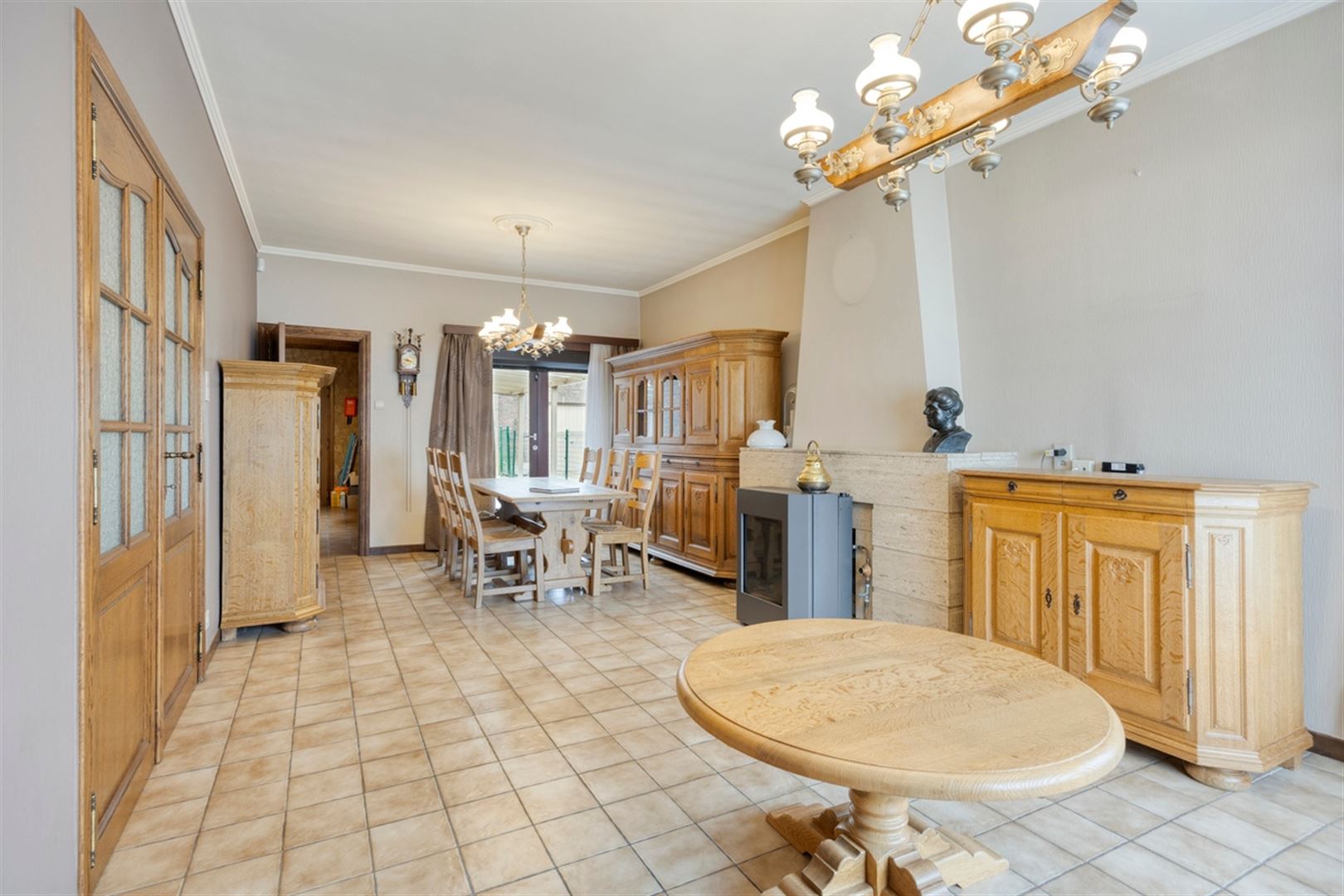 Rustig gelegen, op te frissen halfopen bebouwing met 3 slaapkamers op een perceel van 672 m². - foto 3