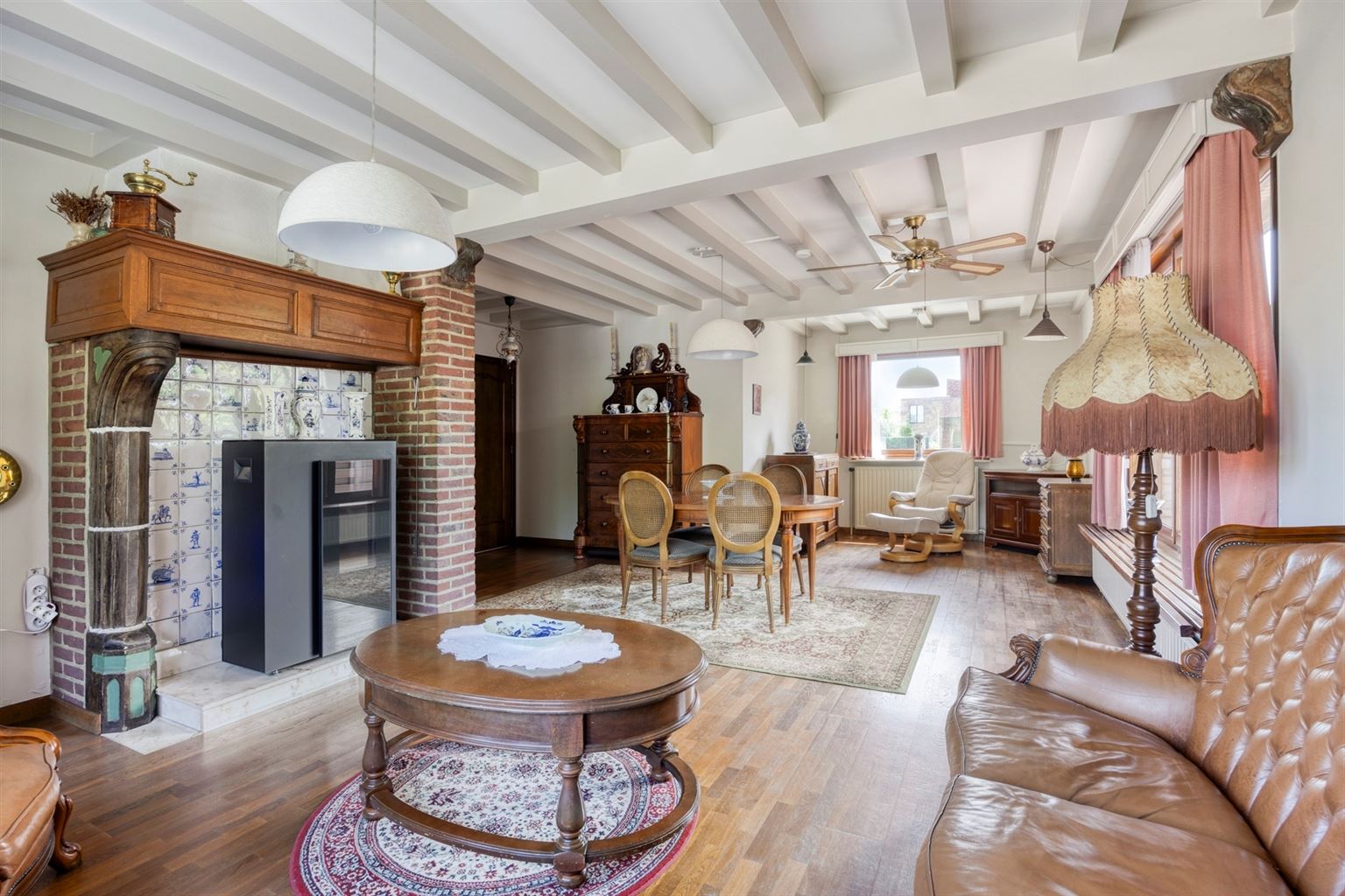 Vrijstaande woning met 4 slaapkamers, ruime tuin en garage op een riant perceel van 9a99ca, rustig gelegen nabij het centrum van Maaseik. - foto 3