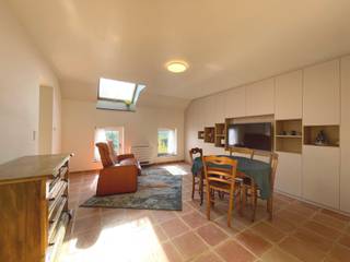 HULDENBERG – OTTENBURG – Duplexappartement met 2 slaapkamers in een oase van rust. Op de 1ste verdieping van een kleine mede-eigendom, is...