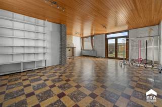 Ruime woning te koop in Haringe met multifunctioneel bijgebouwOver de woning:In het landelijke en rustige Haringe (Poperinge) vind je deze ruime...