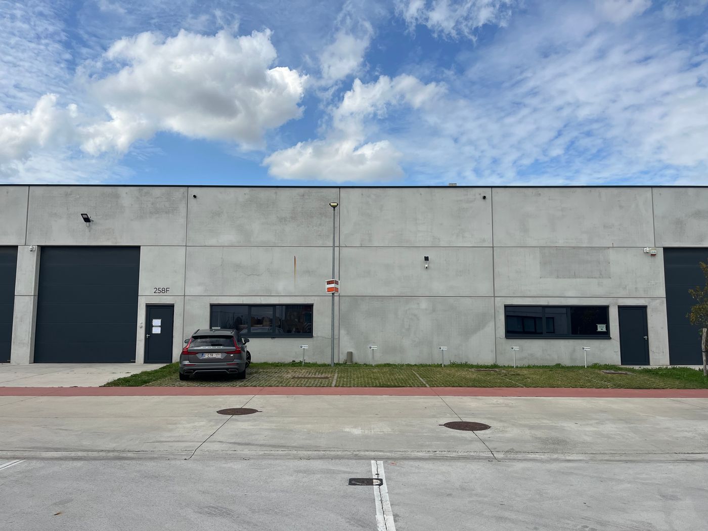 Instapklaar magazijn op toplocatie nabij op- en afrit E40 Erpe-Mere - photo 1