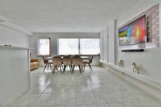 Praktisch gelijkvloers appartement met terras en achteruitweg in het hartje van DendermondeHet appartement is gelegen op het gelijkvloers. GLV: We...