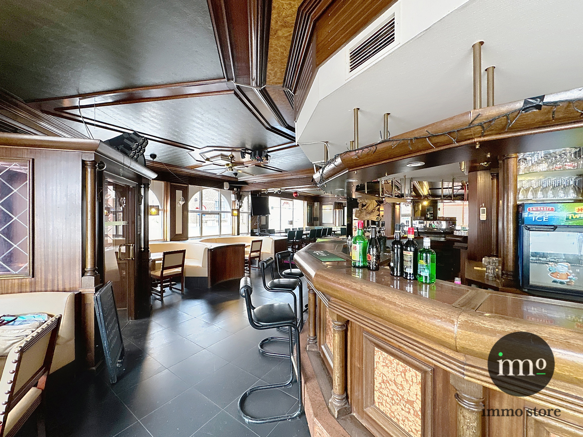 Restaurant bien situé avec salle de réception et parking - foto 4