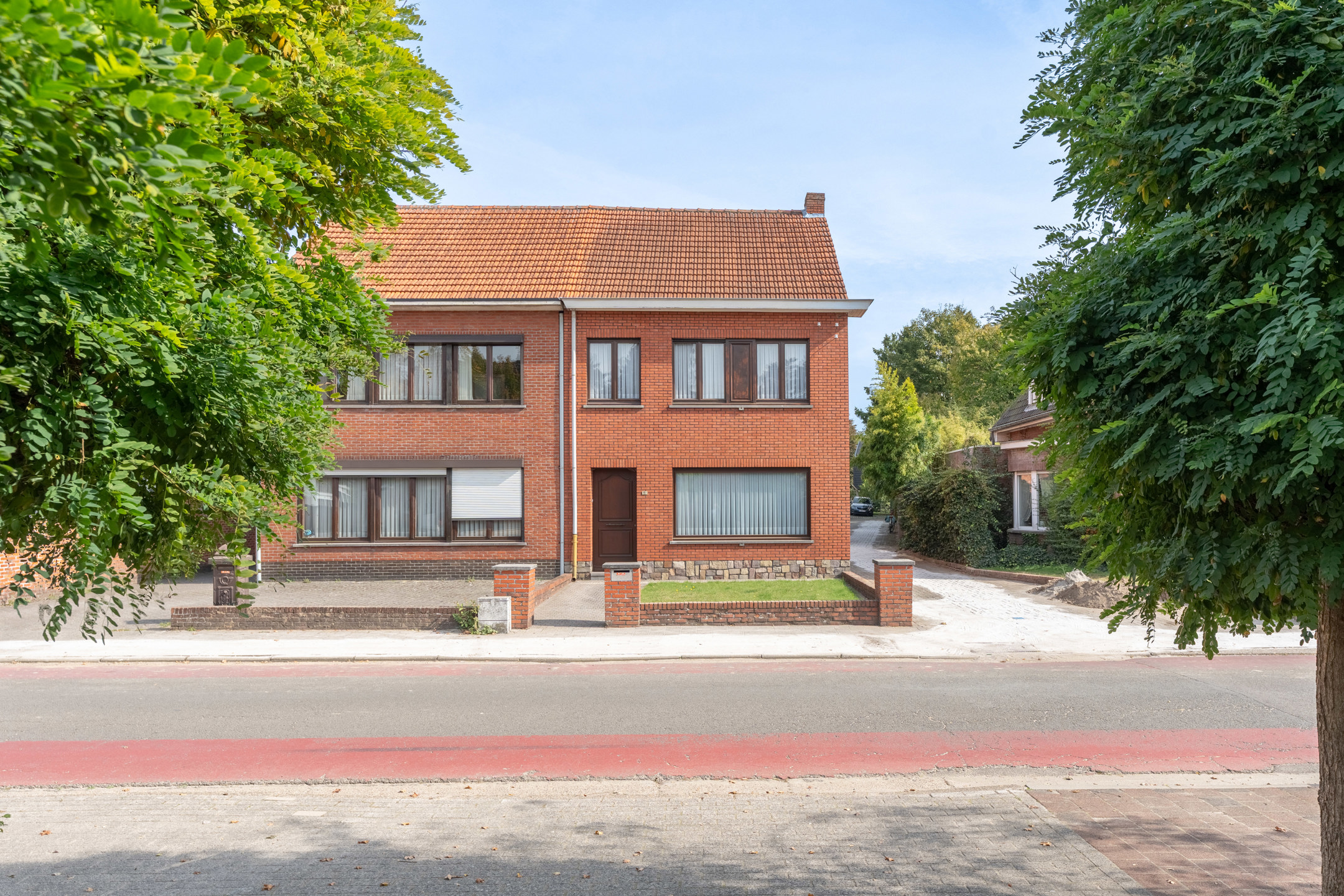 Te renoveren 4slpk woning met magazijn/garage te Vosselaar. - foto 1