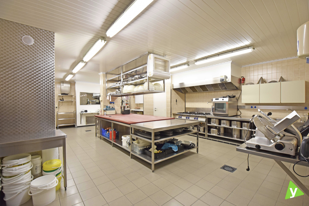Commercial à louer à Eeklo avec 3 chambres - photo 4