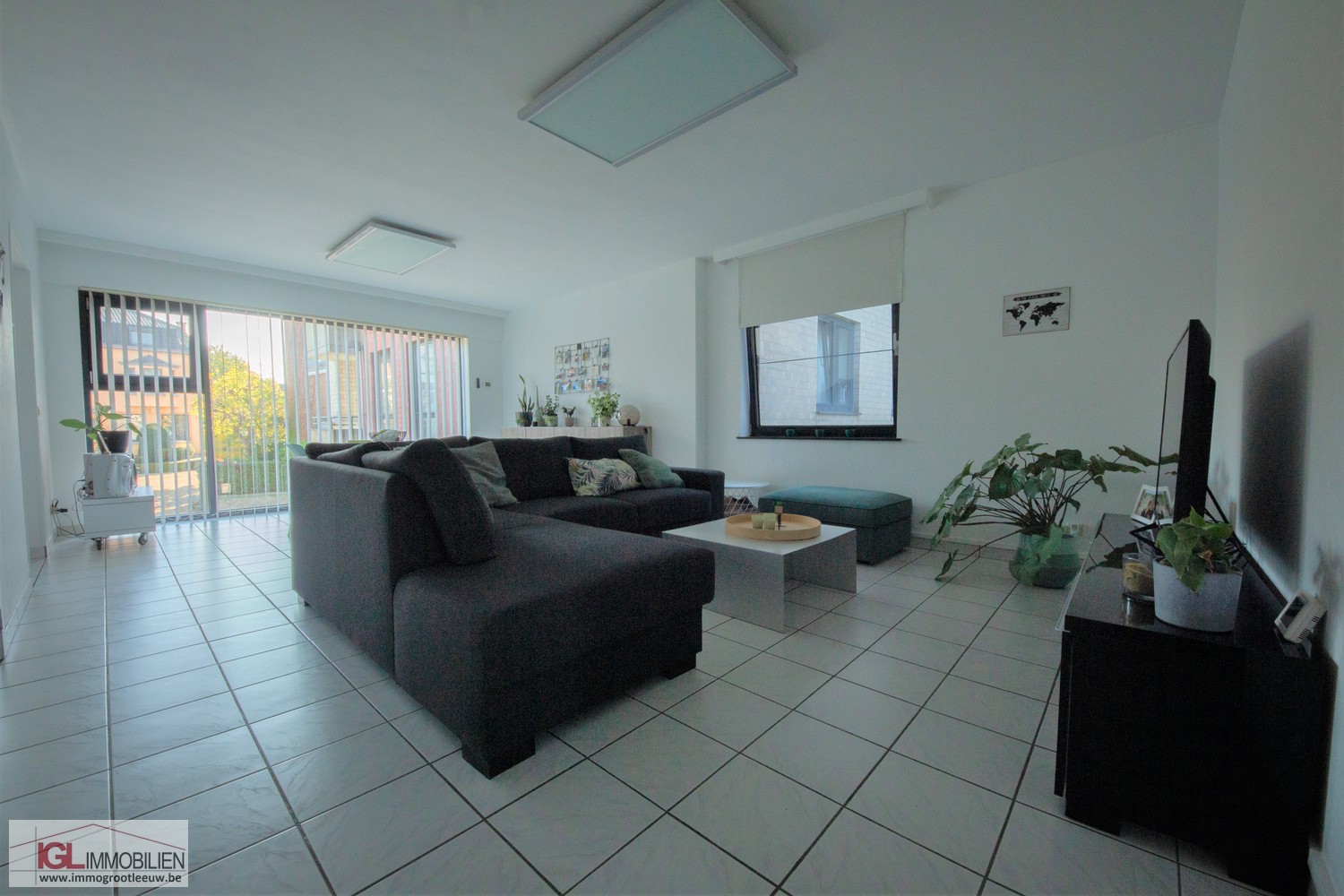 Appartement spacieux au rez-de-chaussée avec 2 chambres à coucher et garage fermé - photo 1