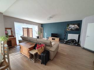 Dit appartement op een boogscheut van het centrum van Zedelgem bevindt zich op de eerste verdieping van een recente residentie.  Via de inkomhal...