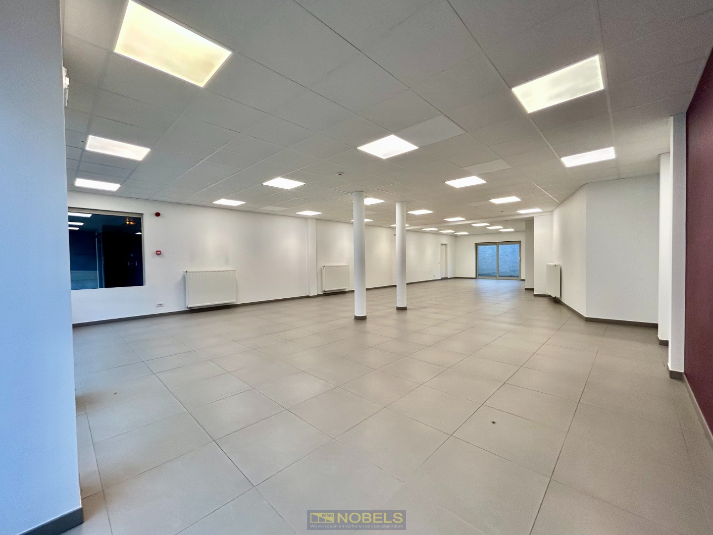 Te huur, multifunctineel handelspand met 2 staanplaatsen in Bevere - foto 4