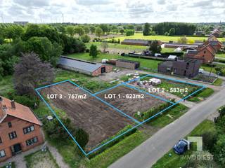 <p><span>PROJECTGROND MET BOUWVERGUNNING voor 3 woningen open bebouwing + Magazijn van ca. 600m2 - KATTESTRAAT 12 LAAKDAL</span></p><p><span> </span></p><p><span>3 loten, 3 woningen openbebouwing</span></p><p><span> </span></p><p><span>Immo Diest biedt u exclusief de kans om drie aanpalende bouwgronden aan te kopen op een toplocatie in Kattestraat in Laakdal.</span></p><p><span>Deze loten zijn geschikt voor project ontwikkeling en het realiseren van 3 gezinswoningen.</span></p><p><span>Bouwvergunning reeds bekomen!!</span></p><p><span> </span></p><p><span>Troeven van de bouwgronden:</span></p><p><span>+ 3 Percelen liggen naast elkaar</span></p><p><span>+ Centrale rustige ligging</span></p><p><span>+ Alle voorzieningen gelegen in een straal van 1km</span></p><p><span>+ Groene omgeving</span></p><p><span>+ Verschillende ontwikkelingsmogelijkheden</span></p><p><span>+ Snelle verbinding naar E313</span></p><p><span>+ Vergunning woningen OB aanwezig</span></p><p><span> </span></p><p><span>3 woningen reeds vergund!!</span></p><p><span> </span></p><p><span>+ Oppervlakte per lot:</span></p><p><span>o Lot 1: 623 m2</span></p><p><span>o Lot 2: 583 m2</span></p><p><span>o Lot 3: 767 m2</span></p><p><span>+ Bewoonbare oppervlakte woningen: 220.56 m2;</span></p><p><span>+ Volledige kruipkelder onder woningen;</span></p><p><span>+ Knappe strakke architectuur;</span></p><p><span>+ Grote raampartijen in de achtergevel;</span></p><p><span>+ Zon gericht oriëntatie (oost);</span></p><p><span>+ 3 Slaapkamers en een dressing;</span></p><p><span>+ Openkeuken met zicht op tuin;</span></p><p><span>+ Aparte bureauruimte op het gelijkvloers;</span></p><p><span>+ Vormgeving is ideaal voor prefabbouw.</span></p><p><span> </span></p><p><span>Bent u klaar om te kopen? De projectgrond is klaar om te bouwen!!</span></p><p><span>Prijs voor 3 bouwgronden = 490.000 excl. kosten incl. vergunning.</span></p><p><span> </span></p><p><span>TIP!! </span><span>Er kan een achterliggend magazijn bij aangekocht worden voor 245.000€. </span></p><p><span>Magazijn is volledig geïsoleerd en heeft de afmetingen 43m lang op 14m breed en hoogte 2.3m (nok hoogte: 4.4m).</span></p><p><span> </span></p>