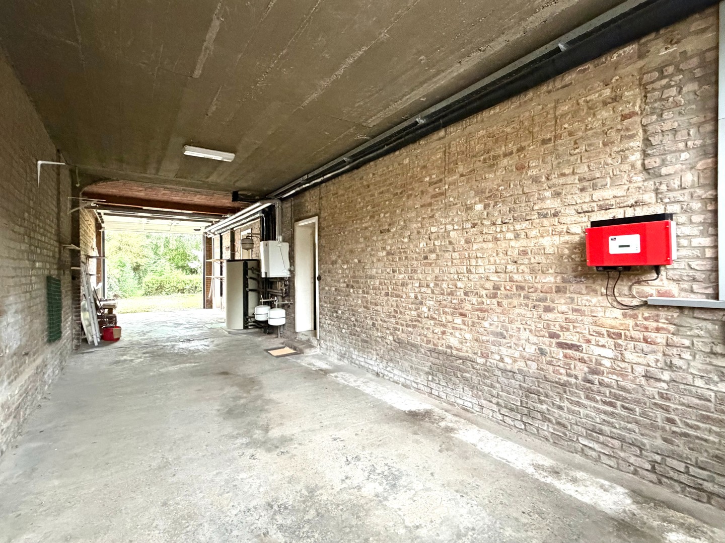 Te renoveren woning met zeeën van ruimte en eindeloos potentieel - foto 4