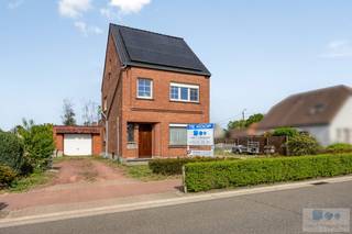 Op een uitstekende locatie te Hulshout, bevindt zich deze verrassend ruime woning met inpandige garage en gezellige tuin.Deze vrijstaande woning...